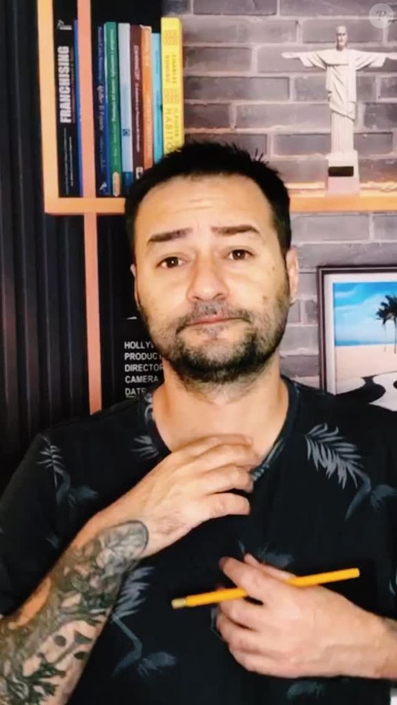 Alessandro Lo-Bianco, colunista do programa ‘A Tarde é Sua’, expôs mensagens que ela trocou no dia da confusão, onde confirma ter sofrido violência do ator