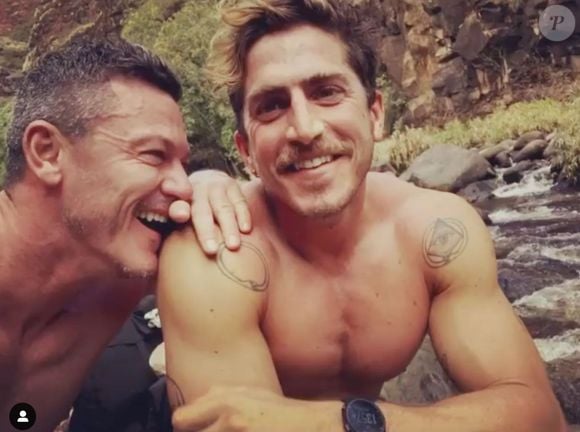 Os dois assumiram publicamente o romance nas redes sociais em 2019 e confirmaram o término em 2021, após pouco mais de um ano juntos