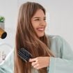Adeus, cabelos finos: os cabeleireiros sempre realizam essa etapa antes da secagem com secador para adicionar volume