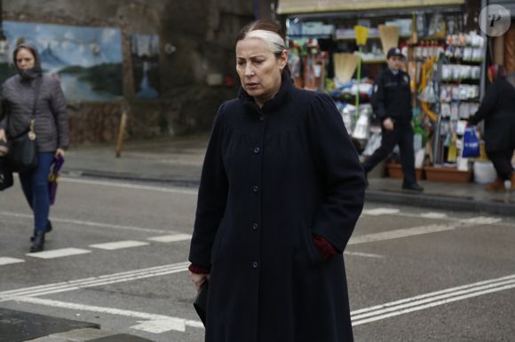 Para salvar Zeynep, sequestrada, Gonul vai atrás de Sule e tenta conversar com Cengiz na novela Mãe, capítulo de 5 de fevereiro de 2026