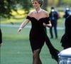 Segundo a Sotheby's, o vestido preto de seda permaneceu guardado no guarda-roupa de Lady Di durante três anos antes de ser usado naquela noite histórica de 1994