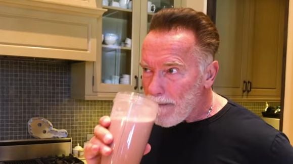 Suco de beterraba no liquidificador é tão eficiente quanto a creatina: aos 79 anos, Arnold Schwarzenegger diz que preparo promove 'melhor oxigenação muscular e maior eficiência cardiovascular durante o mesmo treino'