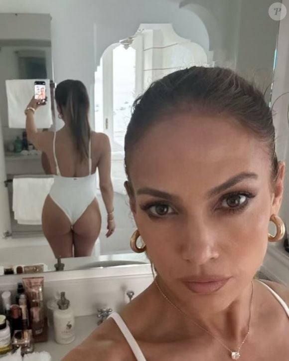 Corpo de Jennifer Lopez chamou atenção no clique ousado, postado nos stories do Instagram