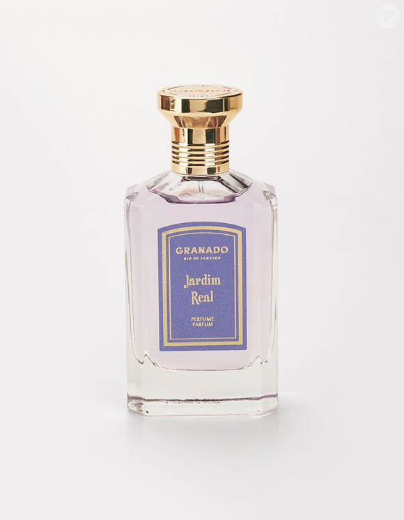 Com uma combinação de flores e notas amadeiradas, o Jardim Real, da Granado, é uma opção para quem procura uma fragrância que fuja dos florais convencionais. A composição reúne flor de laranjeira, magnólia, pimenta rosa, sândalo e patchouli, com uma proposta que combina frescor e elegância