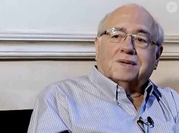 O escritor Luis Fernando Verissimo morreu aos 88 anos por complicações de pneumonia em 30 de agosto de 2025 após cerca de três semanas de internação