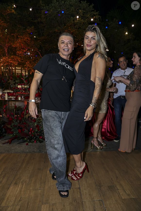 Viviane Araújo recebeu David Brazil e Franciele Grossi em sua festa de 51 anos
