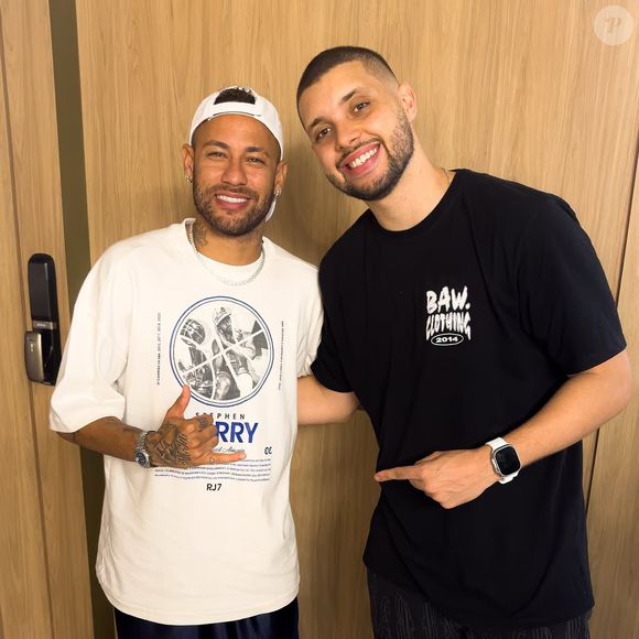 'Hoje Deus me trouxe à casa do Neymar': influenciador relata experiência em culto pós-polêmica com garota de programa.