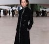 Fernanda Torres prestigiou da primeira fileira o desfile de alta-costura da Chanel