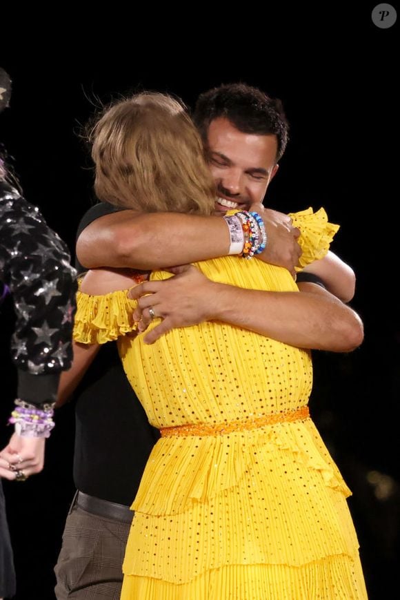 O namoro de Taylor Swift e Taylor Lautner não durou muito, mas eles continuaram amigos. Inclusive, o ator fez uma participação na 'The Eras Tour', em 2023