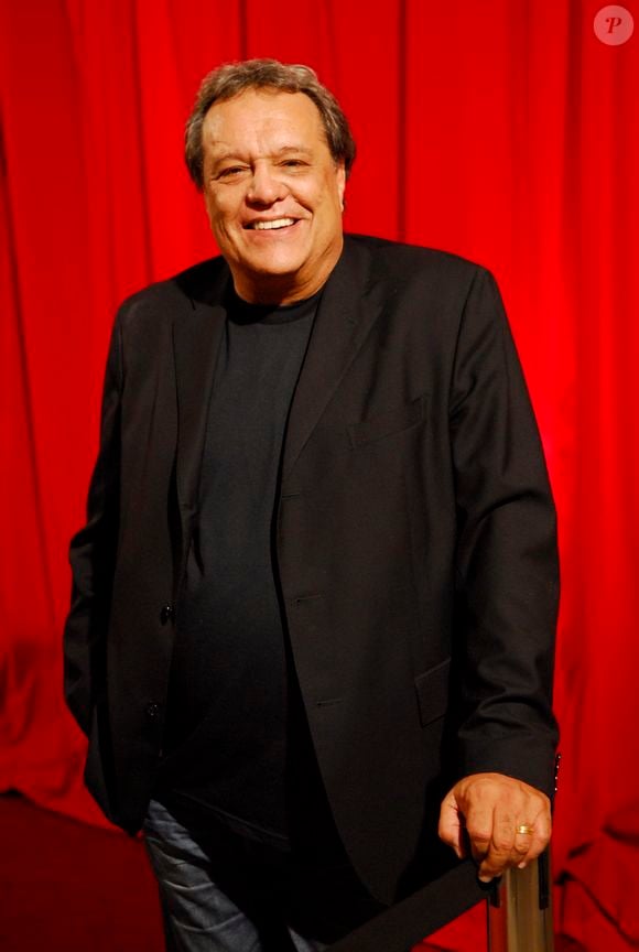 "Bate um vazio. Sinto saudade do convívio nos estúdios. É inevitável guardar uma certa mágoa. Acho que merecia mais respeito", disse Dennis Carvalho na ocasião