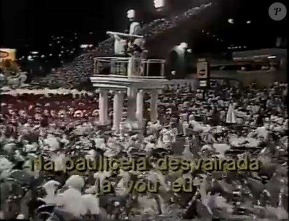 Sem sapatos e em carro com piso formado por cacos de vidro, Luciana Sargentelli cortou os pés em desfile de carnaval em 1992
