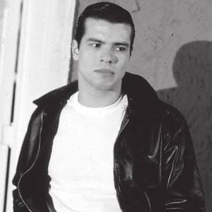 Maurício Mattar em 'Bambolê', 1987, apareceu com o visual bem diferente e cabelo curtinho