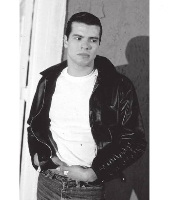 Maurício Mattar em 'Bambolê', 1987, apareceu com o visual bem diferente e cabelo curtinho