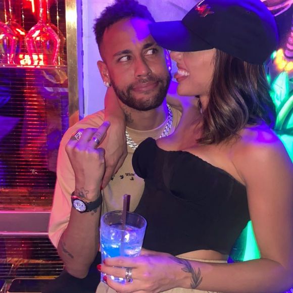 Mulher de Neymar, Bruna Biancardi foi defendida na web após jogador negar que esteja preparando casamento com ela: 'Não erra uma vez, erra sempre'