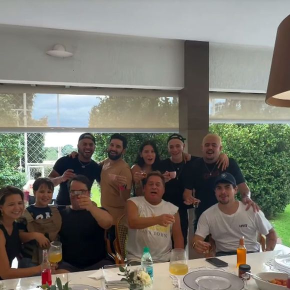 O almoço com Ana Castela e Zé Felipe aconteceu na casa de Leonardo