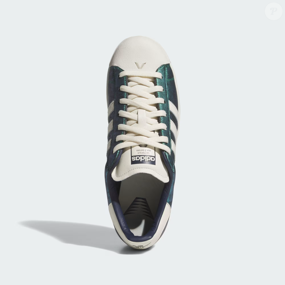 Com cabedal todo de couro, biqueira icônica e língua acolchoada, o Superstar II aposta em elementos clássicos da Adidas sem abrir mão da proposta de conforto para o uso durante todo o dia