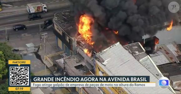 Grande incêndio em galpão no Rio provocou momentos de pânico e fechamento de pistas na Avenida Brasil