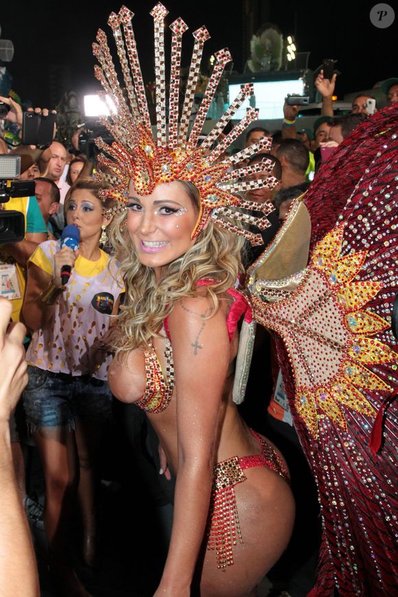 A influencer Andressa Urach, que já desfilou com os seios à mostra em 2013, surpreendeu ao chegar à concentração da escola Leandro de Itaquera, em São Paulo, sem fantasia.