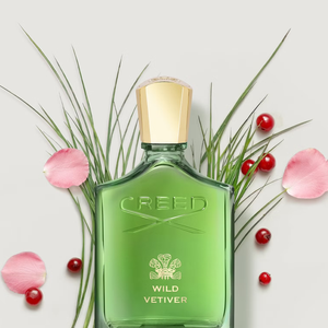 A composição do Wild Vetiver é dividida em três etapas olfativas. Nas notas de saída, que aparecem inicialmente na pele, estão bergamota, pimenta rosa e pimenta Timur