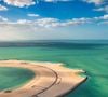 A Jumeirah Bay Island é uma ilha artificial em formato de cavalo-marinho conhecida mundialmente como 'Ilha dos Bilionários'. O endereço ultraluxuoso foi escolhido por Cristiano Ronaldo para investir em um terreno milionário