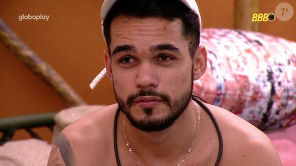 João Pedro se culpa e fica chateado depois de esquecer palavra ao vivo no 'BBB 25'