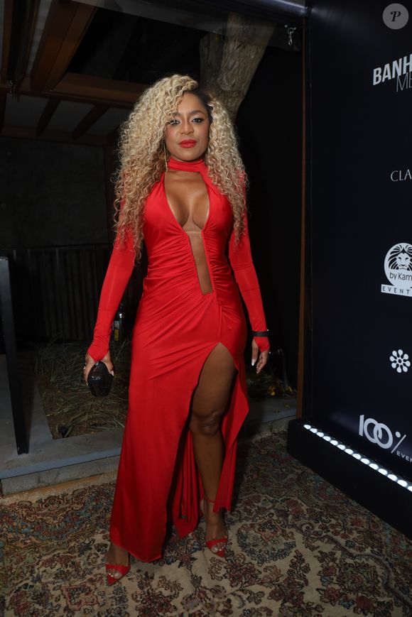 Cariúcha, do SBT, trocou abraços e carinhos com João Augusto, filho mais velho de Gugu Liberato, na festa de João Silva