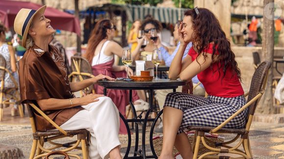 'A Namorada Ideal' conta a história de Laura, uma mulher que parece ter a vida perfeita. Ao menos até conhecer a nova namorada do filho e desconfiar de que há algo de estranho com a jovem