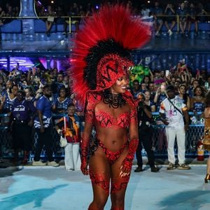 Iza sobre fantasia de rainha de bateria: 'Camaleônica, vestida de mil peles, pra representar tudo que Ney Matogrosso é'