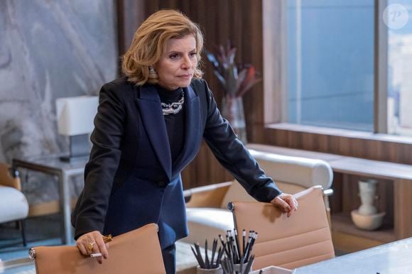 Raquel (Tais Araujo) e Celina (Malu Galli) conversam e deixam Odete Roitman (Debora Block) com pé atrás na novela 'Vale Tudo', capítulo de 9 de julho de 2025, quarta-feira