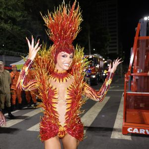 Giovanna Lancellotti negou que tenha afrontado Paolla Oliveira. A atriz destacou que tem uma ótima relação pessoal com a, agora, ex-rainha de bateria da Grande Rio