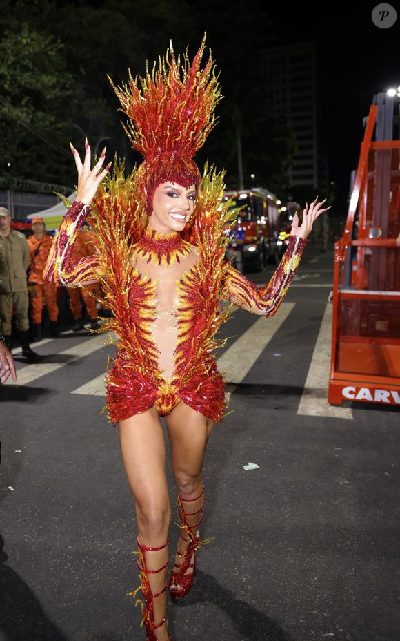 Giovanna Lancellotti negou que tenha afrontado Paolla Oliveira. A atriz destacou que tem uma ótima relação pessoal com a, agora, ex-rainha de bateria da Grande Rio