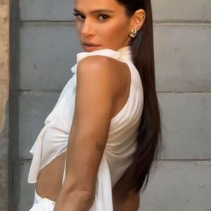 No site My Theresa, varejista online de moda de luxo, a peça pode ser encontrada por € 5.900, pouco mais de R$ 36 mil na cotação atual.