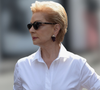 Carolina Herrera reinventa a camisa branca com um toque superfeminino que fica bem em qualquer idade