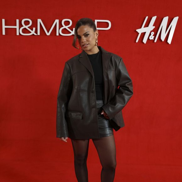H&M no Brasil: Clara Buarque marcou presença na inauguração da marca em São Paulo