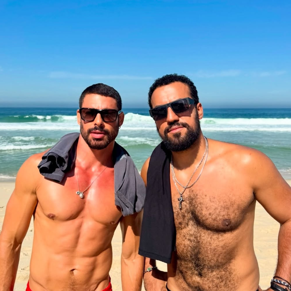 Em ‘Vale Tudo’, César e Olavo são obrigados a fugirem pela escada do prédio, até a laje.