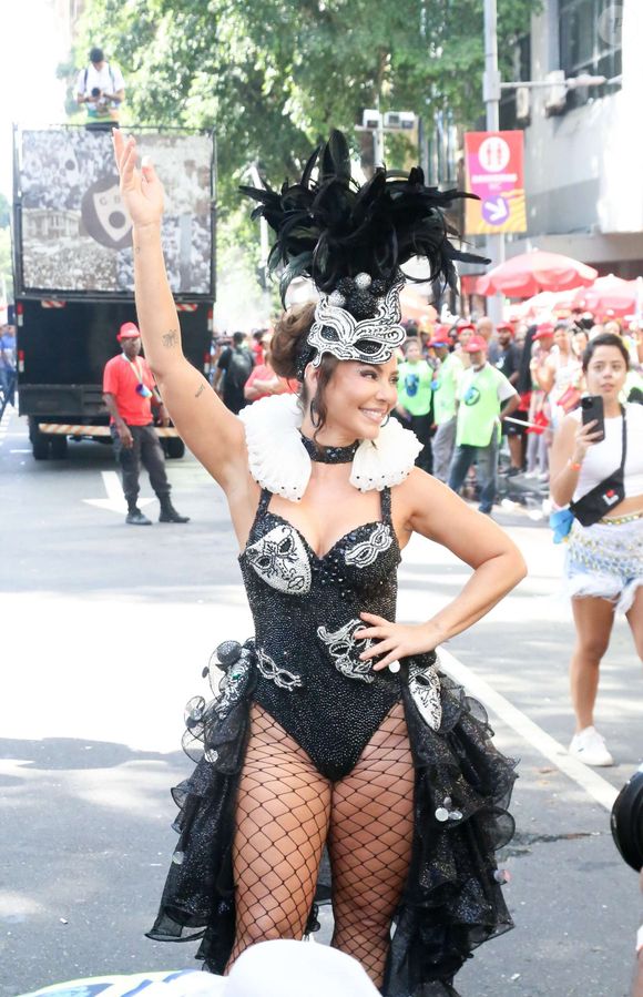 Paolla Oliveira curtiu, solteira, o Cordão da Bola Preta no Carnaval 2026