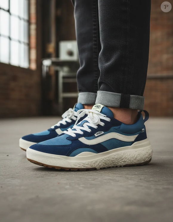 Com design moderno, conforto e detalhes em azul, o Tênis Vans Ultrarange VR3 Neo True White se destaca como uma opção versátil para o dia a dia