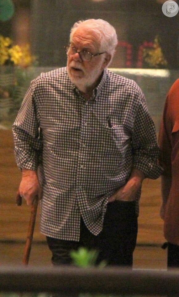 Atriz de 'História de Amor' e filha de Manoel Carlos, Julia Almeida foi acusada de afastar o pai do convívio com amigos e familiares