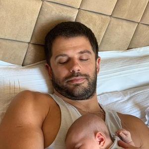 Diante da dúvida sobre se dormir com os filhos prejudica a autonomia infantil, Tania García faz uma defesa direta do coleito e questiona os mitos relacionados ao hábito