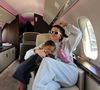 Kylie Jenner em seu jato particular de luxo, utilizado em viagens internacionais de negócios e lazer