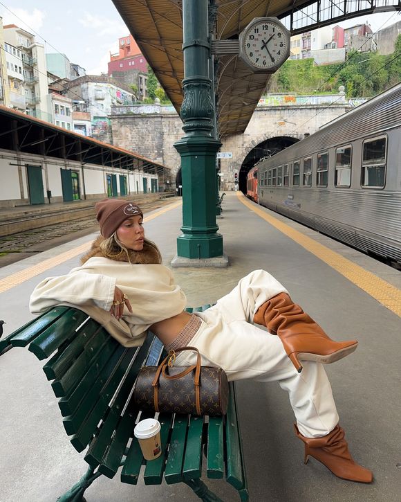 Adeus botas pretas de cano curto, esta cor muito mais chique e sofisticada é indispensável em todos os lugares neste inverno de 2026
