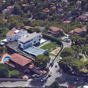 Messi é dono de uma mansão milionária em Castelldefels, perto de Barcelona, onde morava quando jogava na Europa