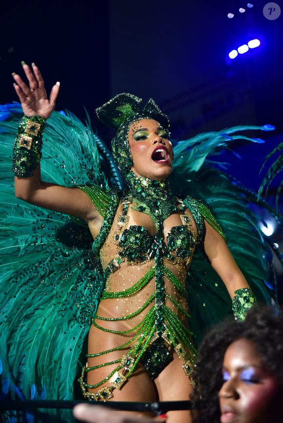 Carnaval 2025: Maria Mariá é Rainha de Bateria da Imperatriz Leopoldinense.