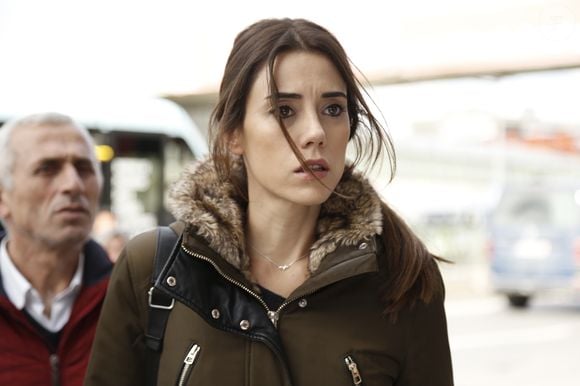 Zeynep sofre chantagem de Cengiz para ficar com Melek