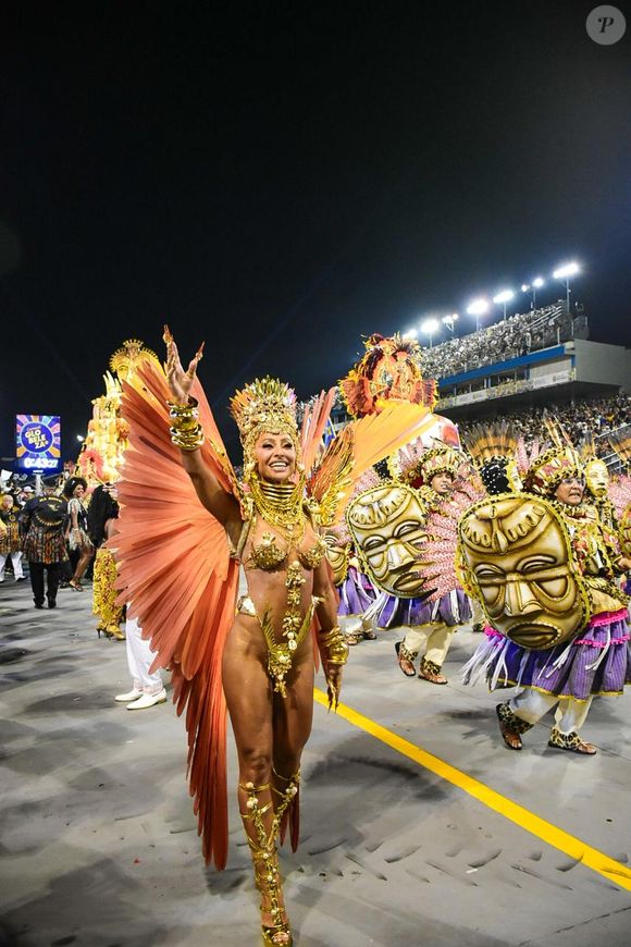 Gaviões da Fiel, escola de samba de Sabrina Sato em São Paulo, trouxe um enredo afro pela primeira vez