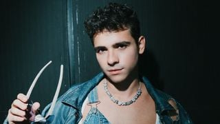 'Bora viver': João Victor Gonçalves, o Mau Mau de 'Quem Ama Cuida', aposta em look all jeans estiloso para o Rock in Rio após sofrer ataque homofóbico