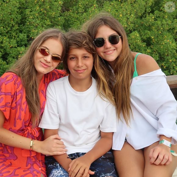 Além da saída de praia, Rafa Justus também não dispensou os óculos escuros.