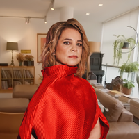 Herança de Pilar em 'Quem Ama Cuida'? Isabel Teixeira mora em apê repleto de relíquias, desde um piano com apenas oito exemplares no Brasil até edições históricas de Guimarães Rosa