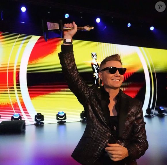 O apresentador Santiago del Moro dividiu com o público um comunicado da produção do programa e destacou que ‘limites foram ultrapassados’