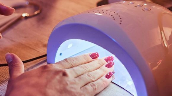 Adeus unhas em gel: a proibição está em vigor desde 1º de setembro
